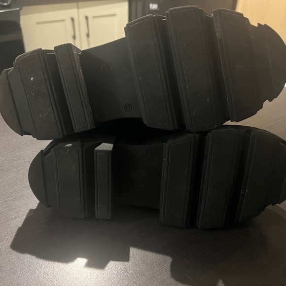 Sister and Soeur croc Boots - Picture 5 of 6